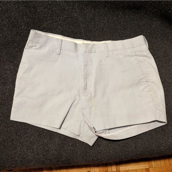 Uniqlo seersucker stripe shirts - Picture 6 of 6